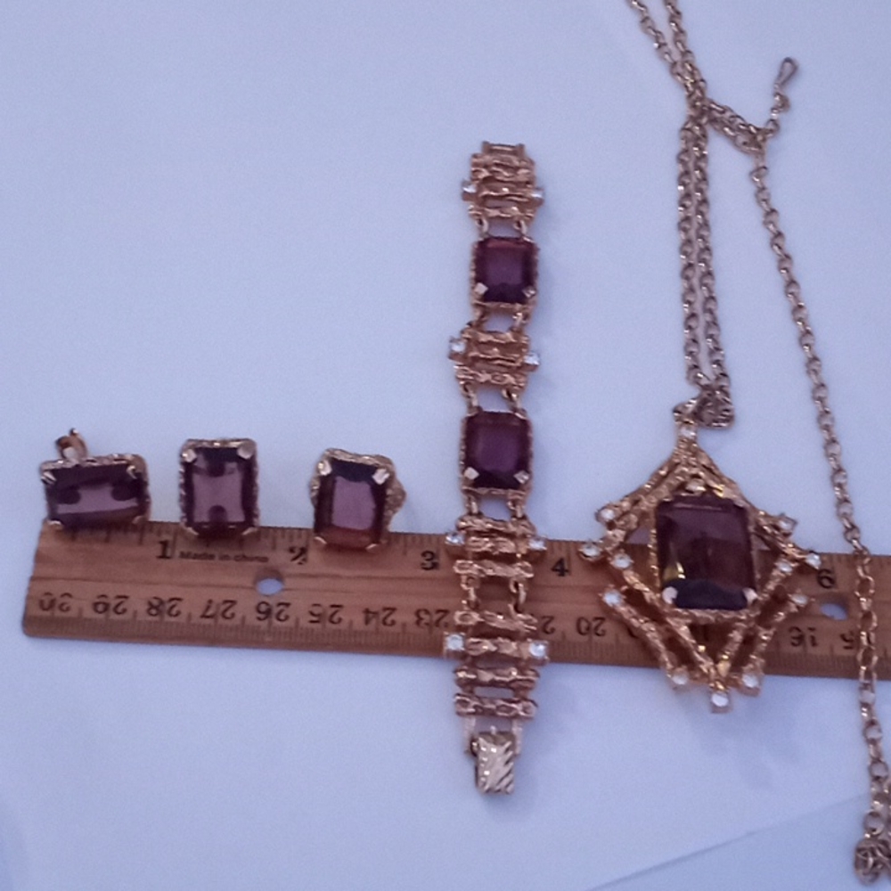 c1973 Sarah Coventry Twilight Amethyst Glass Rhinestone Gold Tone Parure - Picture 8 of 10